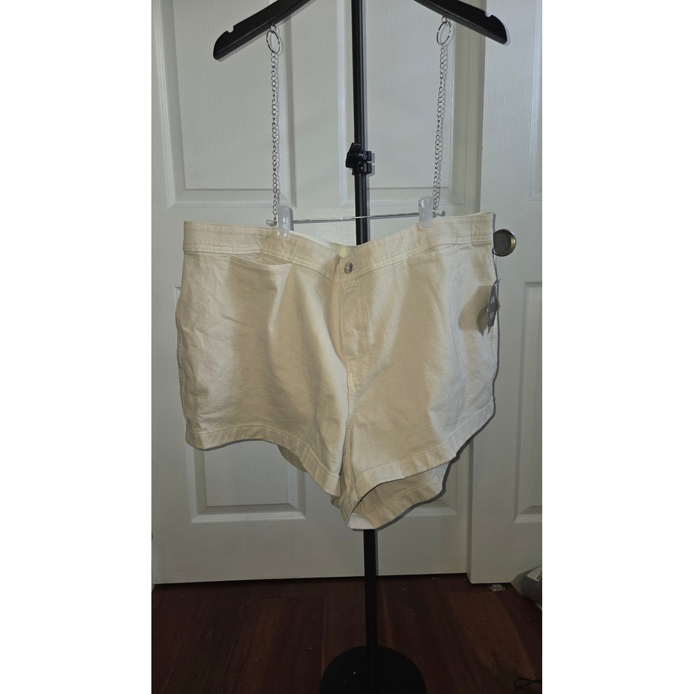 Ava & Viv Women Cream High Rise Smart Shorts Size 24 Plus Stretch Denim